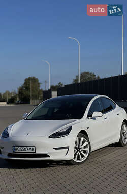 Седан Tesla Model 3 2019 в 