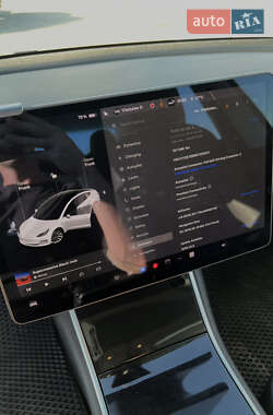 Седан Tesla Model 3 2019 в 