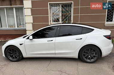 Седан Tesla Model 3 2021 в 
