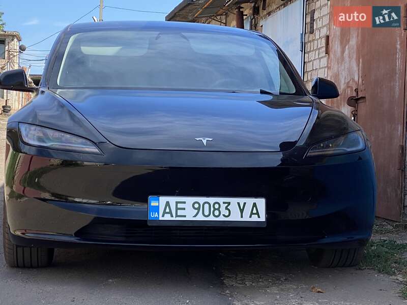 Седан Tesla Model 3 2024 в 