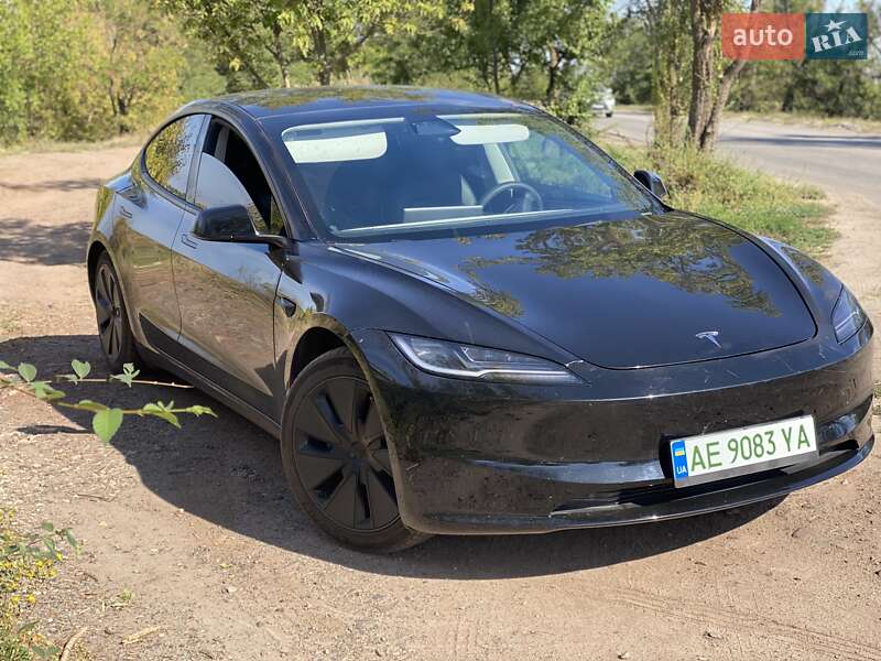 Седан Tesla Model 3 2024 в Кривому Розі