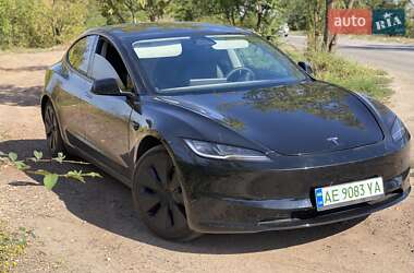 Седан Tesla Model 3 2024 в 