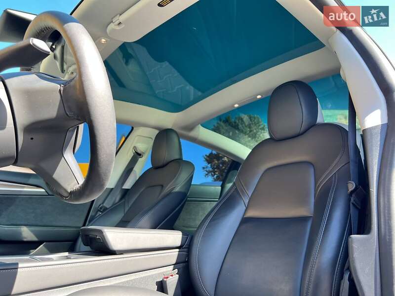 Седан Tesla Model 3 2023 в Киеве