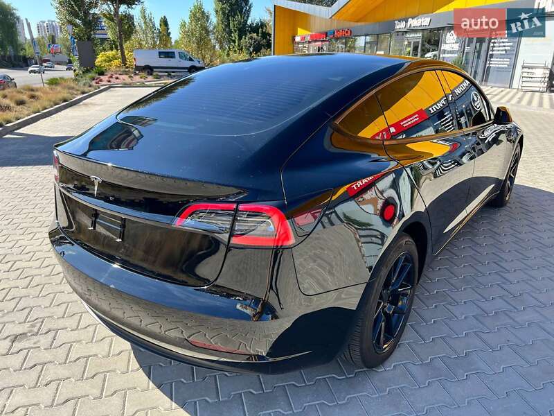 Седан Tesla Model 3 2023 в Киеве