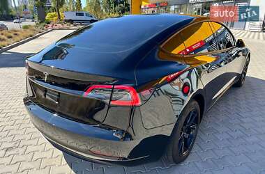 Седан Tesla Model 3 2023 в 