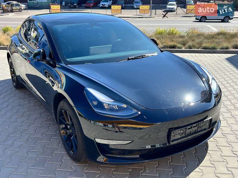 Седан Tesla Model 3 2023 в Киеве