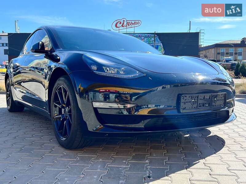 Седан Tesla Model 3 2023 в 