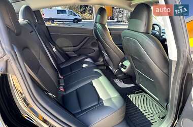 Седан Tesla Model 3 2023 в 