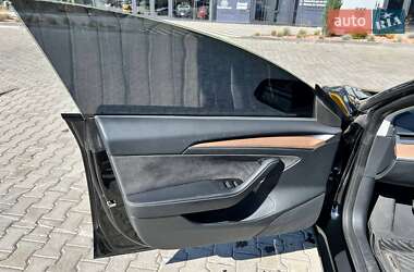 Седан Tesla Model 3 2023 в 