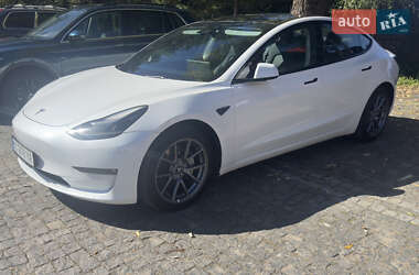 Седан Tesla Model 3 2022 в Львове