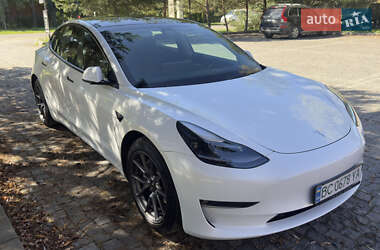 Седан Tesla Model 3 2022 в 