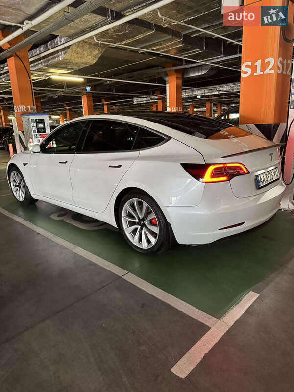 Седан Tesla Model 3 2019 в Киеве