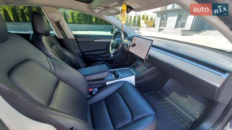 Седан Tesla Model 3 2022 в Рівному