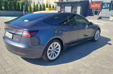 Седан Tesla Model 3 2022 в 