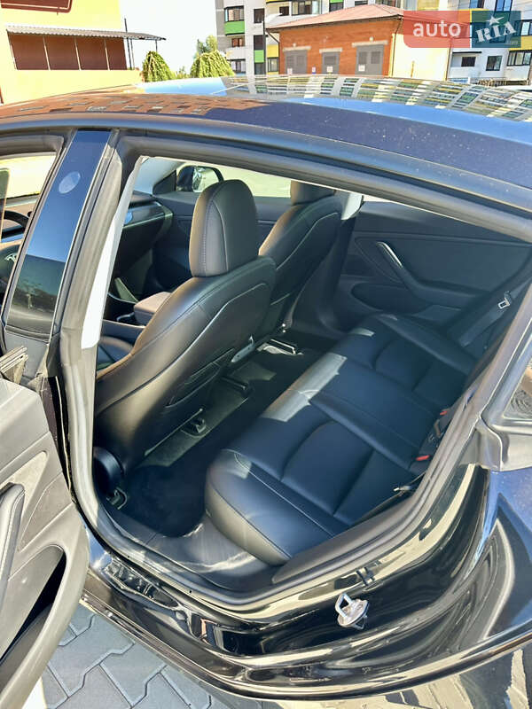 Седан Tesla Model 3 2018 в Києві