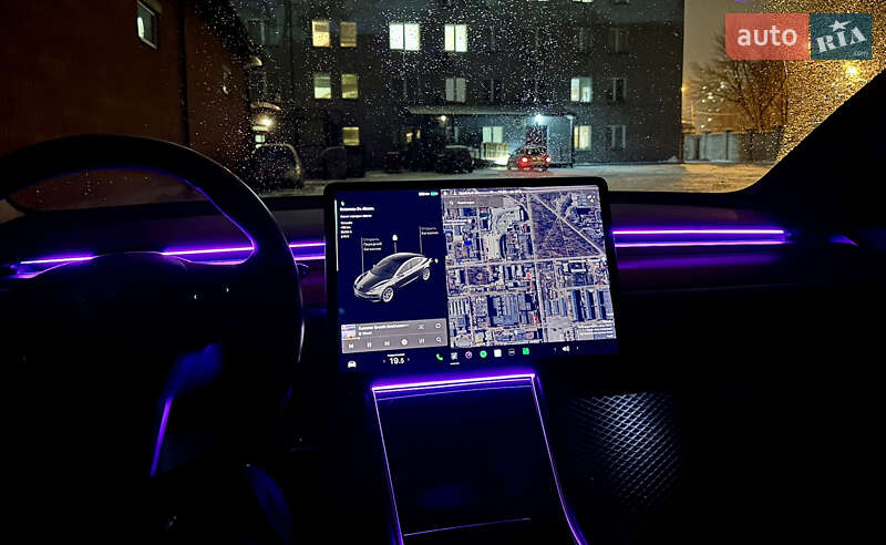 Седан Tesla Model 3 2018 в Києві