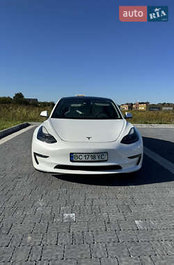 Седан Tesla Model 3 2022 в Львове