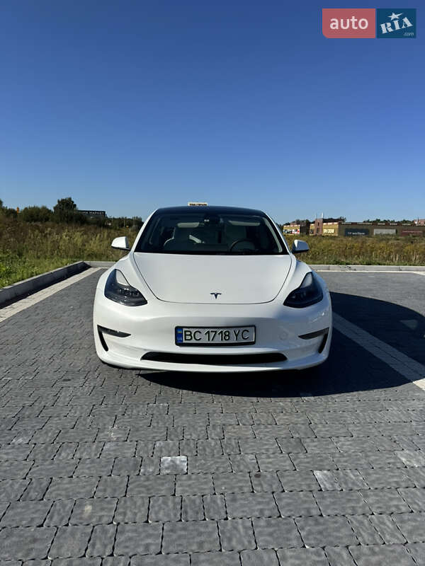 Седан Tesla Model 3 2022 в Львові
