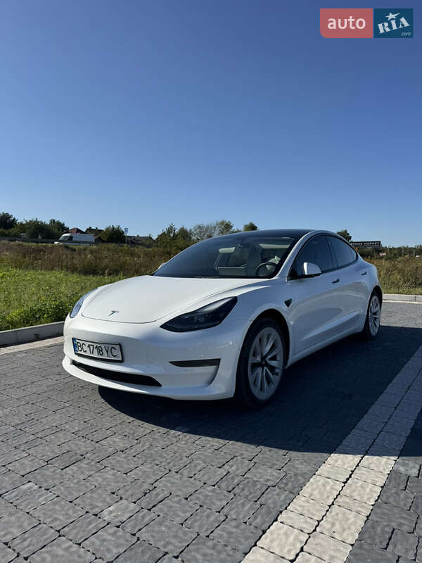 Седан Tesla Model 3 2022 в Львові