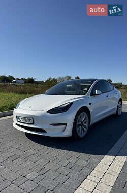 Седан Tesla Model 3 2022 в 