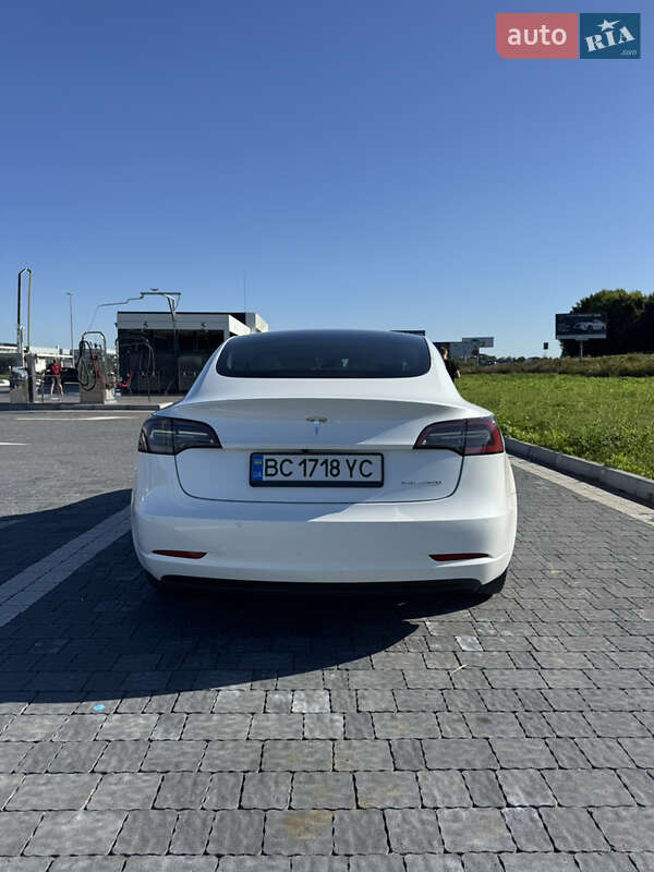 Седан Tesla Model 3 2022 в Львові