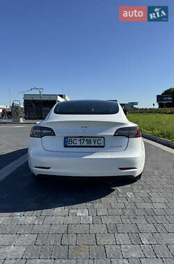 Седан Tesla Model 3 2022 в 