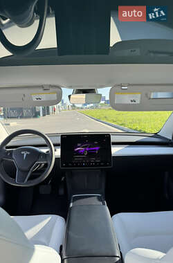 Седан Tesla Model 3 2022 в 