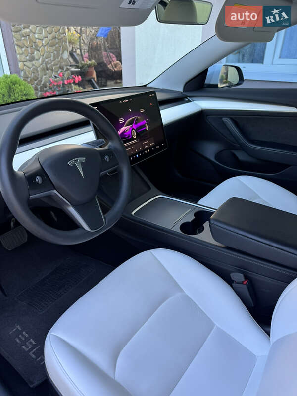 Седан Tesla Model 3 2022 в Львові