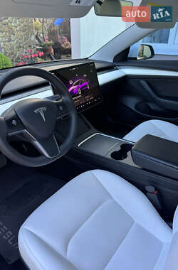 Седан Tesla Model 3 2022 в 