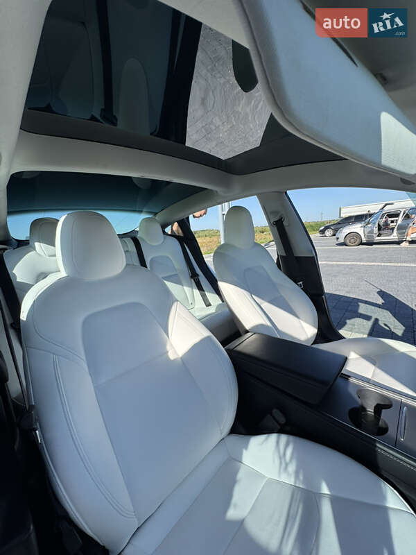 Седан Tesla Model 3 2022 в Львові