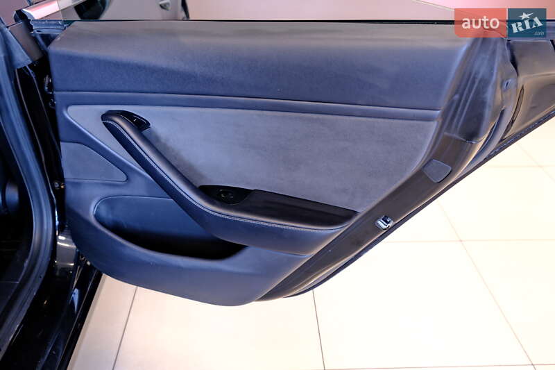 Седан Tesla Model 3 2019 в Одесі