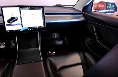 Седан Tesla Model 3 2019 в 