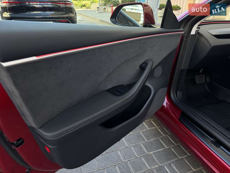 Седан Tesla Model 3 2024 в Одесі