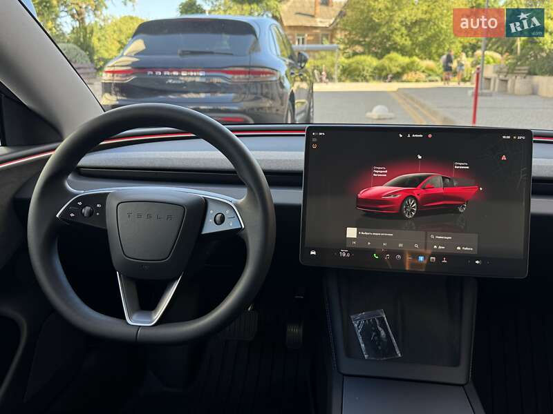 Седан Tesla Model 3 2024 в Одесі