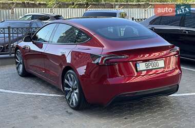 Седан Tesla Model 3 2024 в 