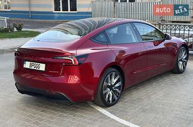 Седан Tesla Model 3 2024 в 