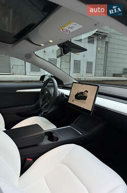 Седан Tesla Model 3 2022 в 