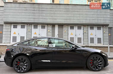 Седан Tesla Model 3 2022 в 