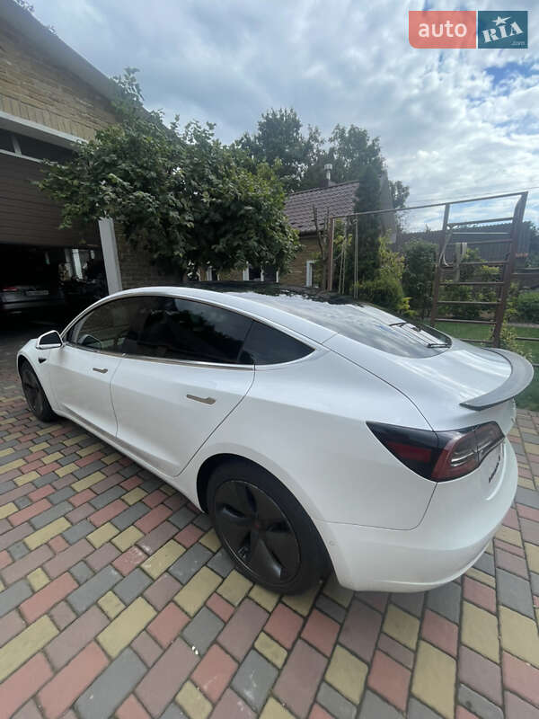 Седан Tesla Model 3 2020 в Луцке
