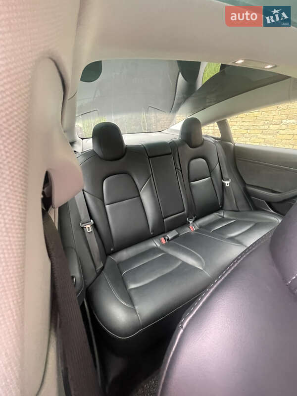 Седан Tesla Model 3 2020 в Луцке