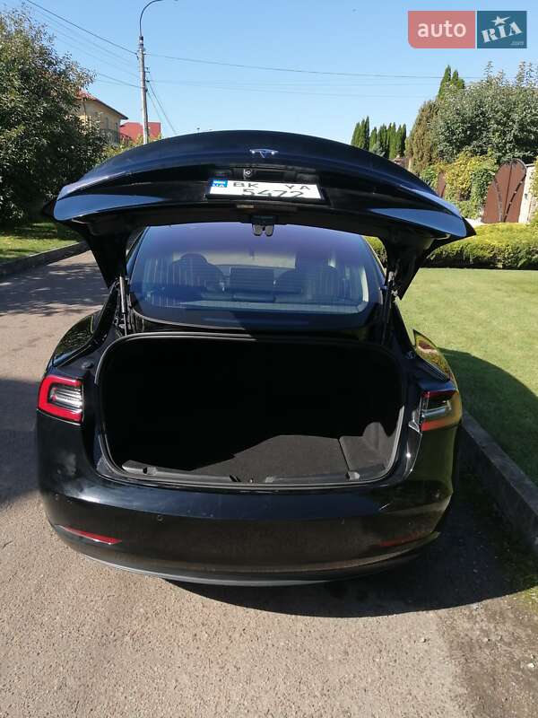 Седан Tesla Model 3 2018 в Рівному