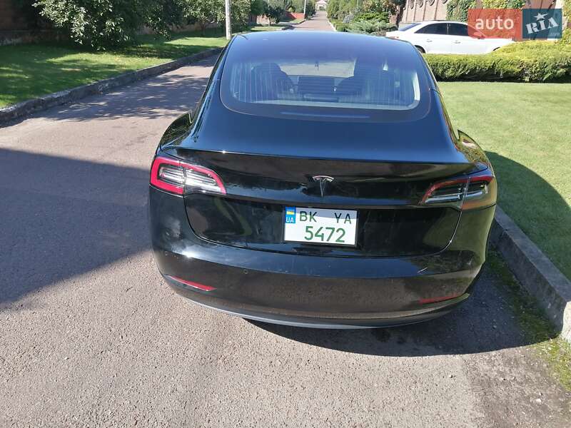 Седан Tesla Model 3 2018 в Рівному
