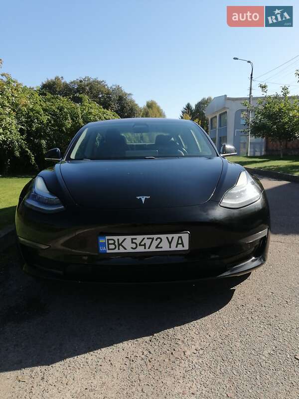 Седан Tesla Model 3 2018 в Рівному