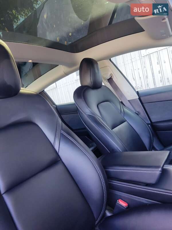 Седан Tesla Model 3 2022 в Дніпрі