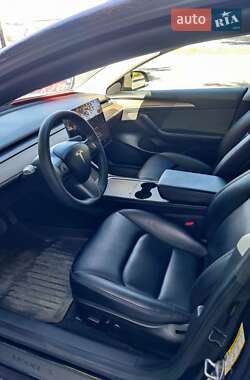 Седан Tesla Model 3 2022 в 