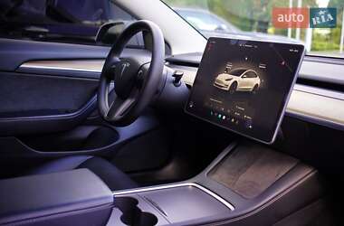Седан Tesla Model 3 2022 в 