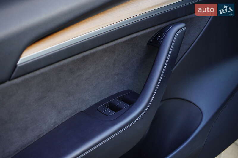 Седан Tesla Model 3 2022 в Житомирі