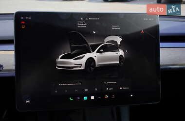 Седан Tesla Model 3 2022 в 