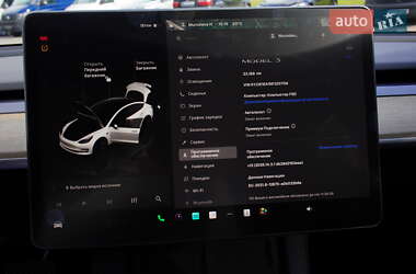 Седан Tesla Model 3 2022 в 