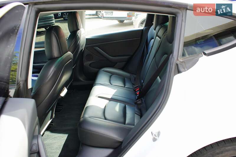 Седан Tesla Model 3 2022 в Житомирі
